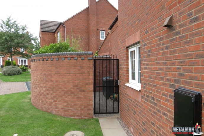 simple side gate with obscure screen fitted