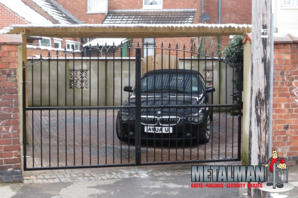 Bespoke Bi-Fold Gate